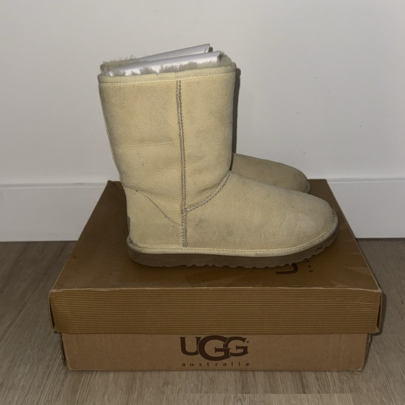UGG Australia Boots - Picture 3 of 7